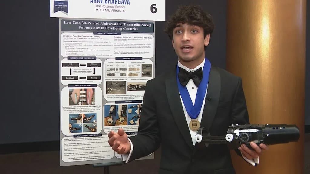 Arav Bhargava presenting the Mobilis universal-fit prosthetic socket research poster at the Regeneron Science Talent Search